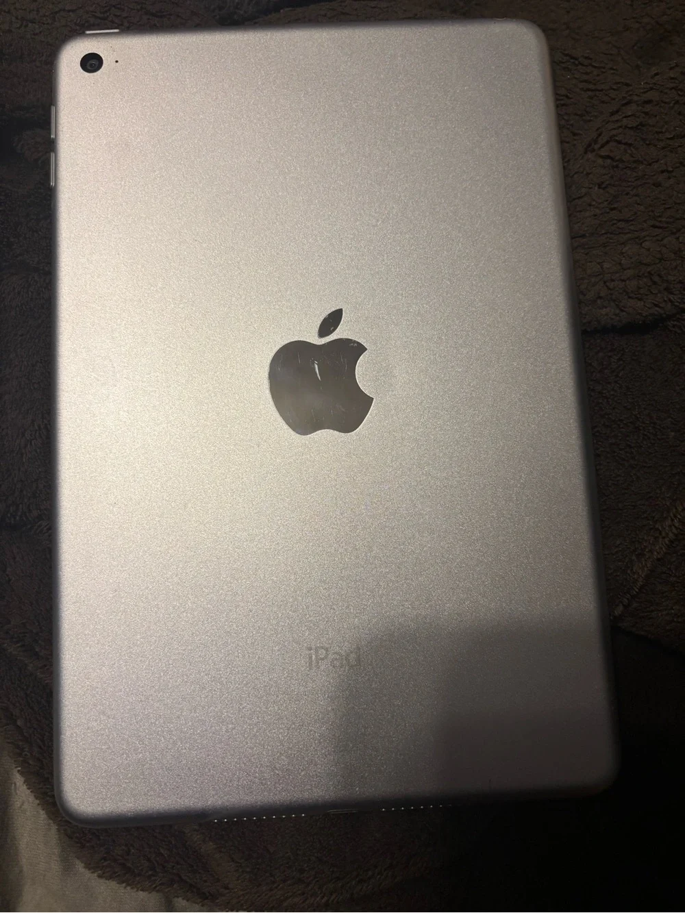 Apple iPad with White Bezel and Black Screen